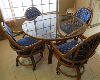 Round table and 4 chairs with wheels