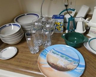 Lots of kitchen items