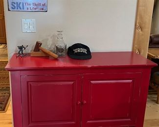 Cute red kitchen cabinet 
