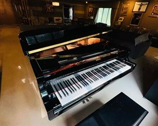 $2,200
WM KNABE & CO. EBONY POLISHED BABY GRAND PIANO
Model 610
58”W x 75”L x 39”H