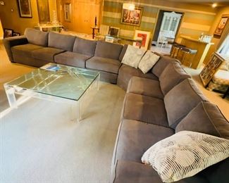 $2,600
JONATHAN LOUIS ZEPHYR COLLECTION LARGE GRAY SECTIONAL COUCH
RETAIL $4,600
ONLY 2 YEARS OLD
RIGHT SIDE
164”L x 40”D x 36”H
LEFT SIDE
126”L x 40”D x 36”H
THIS UNIT IS MODULAR
PIECES CAN BE MOVED TO ACCOMMODATE THE SPACE