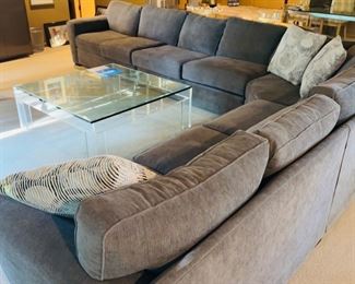 $2,600
JONATHAN LOUIS ZEPHYR COLLECTION LARGE GRAY SECTIONAL COUCH
RETAIL $4,600
ONLY 2 YEARS OLD
RIGHT SIDE
164”L x 40”D x 36”H
LEFT SIDE
126”L x 40”D x 36”H
THIS UNIT IS MODULAR
PIECES CAN BE MOVED TO ACCOMMODATE THE SPACE