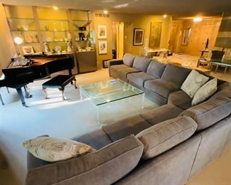 $2,600
JONATHAN LOUIS ZEPHYR COLLECTION LARGE GRAY SECTIONAL COUCH
RETAIL $4,600
ONLY 2 YEARS OLD
RIGHT SIDE
164”L x 40”D x 36”H
LEFT SIDE
126”L x 40”D x 36”H
THIS UNIT IS MODULAR
PIECES CAN BE MOVED TO ACCOMMODATE THE SPACE