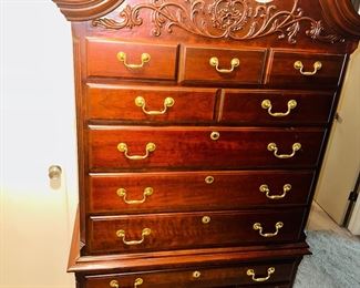 $200
PENNSYLVANIA HOUSE QUEEN ANNE CHERRY WOOD HIGHBOY CHEST
(2 PIECES)
42”W x 19”D x 81”H