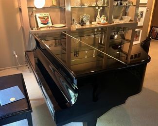 $2,200
WM KNABE & CO. EBONY POLISHED BABY GRAND PIANO
Model 610
58”W x 75”L x 39”H