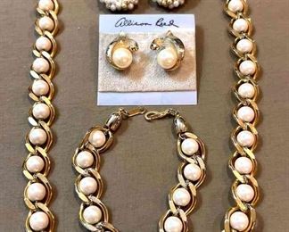 Captured Pearl Necklace Bracelet