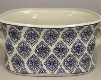 13 - Large blue & white tub 19 x 13
