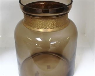 427 - Chelsea House 10" glass vase
