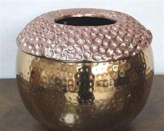 546 - Chelsea House metallic vase - 9 x 12
