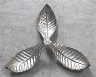 938 - Chelsea House metal leaf - 17" round
