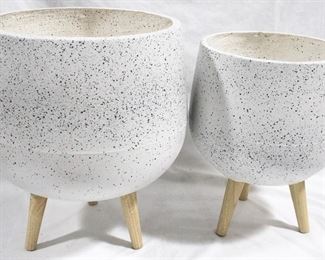 3154 - Pair of Speckled UMA Planters 17" x 12.5"
