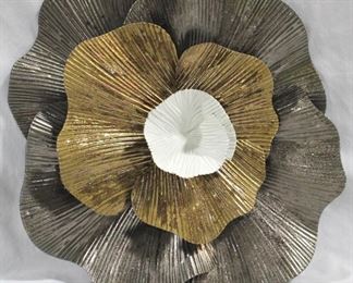 3267 - Silver/Gold/White Three Hands Metal Wall Hanging 12" round
