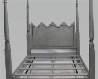 6022 - Modern History queen size canopy bed 86 x 68 x 90
