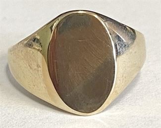 33w - Gold-tone Costume Ring Sz 6
