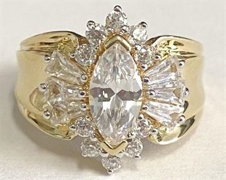 49w - Gold-tone Costume Ring Sz 4
