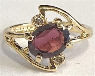 50w - Garnet Gold-tone Ring Sz 4
