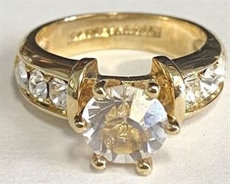 51w - Gold-tone Costume Ring Sz 5
