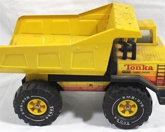 3026 - Tonka Dump Truck 16" long
