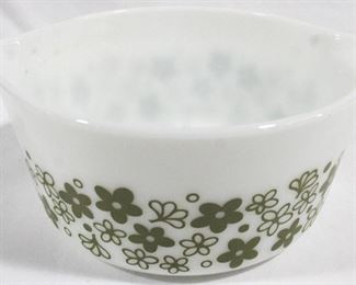 3052 - Pyrex Serving Bowl 9.5" round
