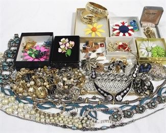 3062 - Lot of Assorted Costume Jewelry
