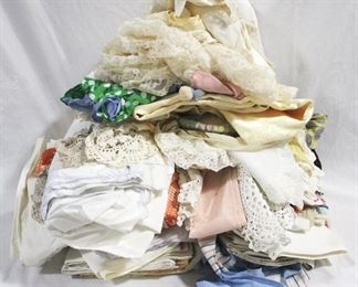 3089 - Lot of Assorted Linens
