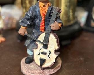 Cellist figurine 