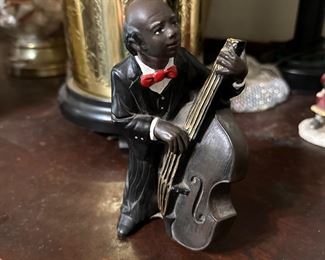 Cellist figurine 