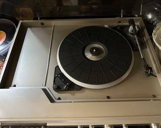 Tested & working vintage Magnavox turntable/AM/FM/Cassette player