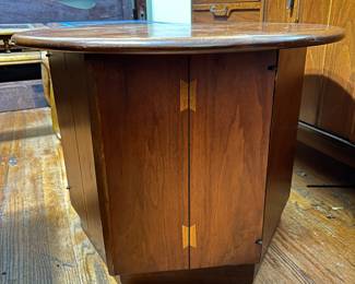 Lane MCM Round Wood side table, hexagon base, inner compartment 