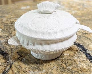 Italian lidded soup tureen with conch shell