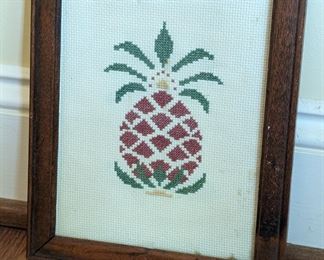 needlepoint pineapple 7.5x9.5