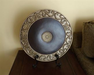 Metal plate decor with stand