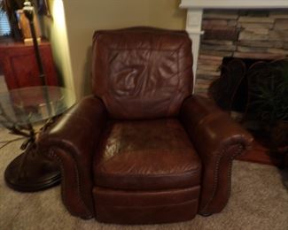 Plataforma Star Furniture leather recliner