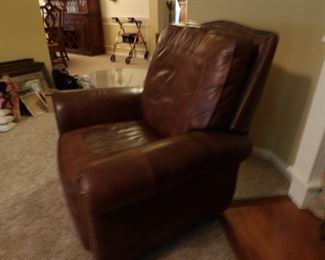 Plataforma Star Furniture leather recliner