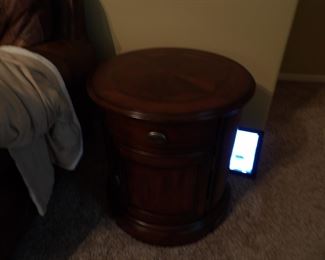 Universal Furniture circular side table