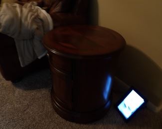 Universal Furniture circular side table