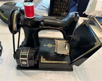 Early vintage Singer sewing machine in working condition