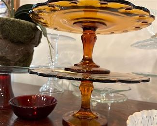 Amber cake stands