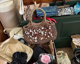 Tons of ladies purses and hand bags