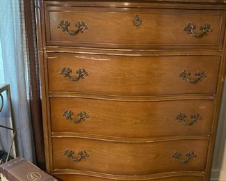 Antique chest of drawers