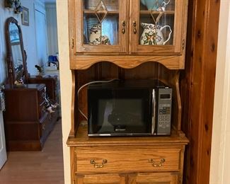 Kitchen cabinet & microwave