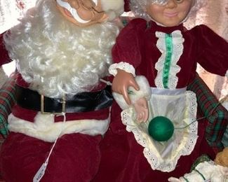 Animated Santa & wife on bench