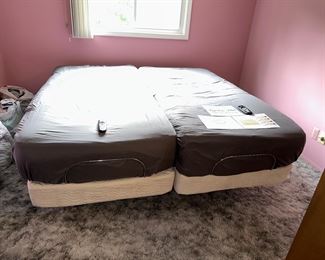 2 ADJUSTABLE TWIN BEDS -LEGGETT & PLATT