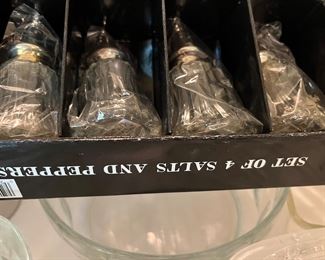 salt/pepper shakers
