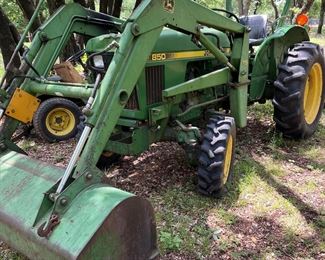 John Deere 850 tractor with front end loader and box blade; runs with jump start