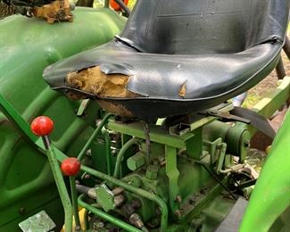 John Deere 850 tractor with front end loader and box blade; runs with jump start