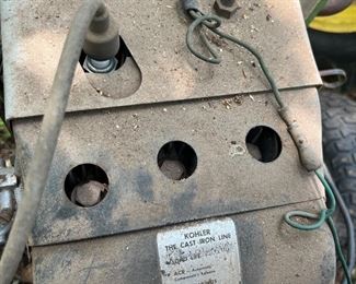 John Deere 850 tractor with front end loader and box blade; runs with jump start