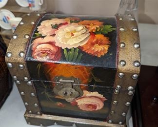 Small chest and large chests