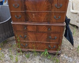 Chest of drawers
