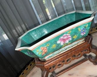 Chinese Bowl on pedestal 